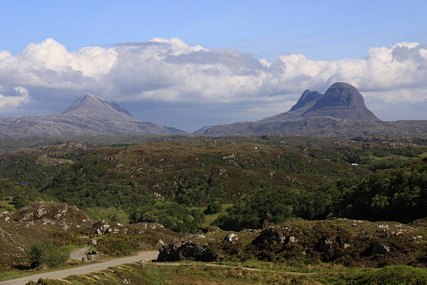 suilven und canisp mountains, bi, sutherland, schottland - loch assynt stock-fotos und bilder