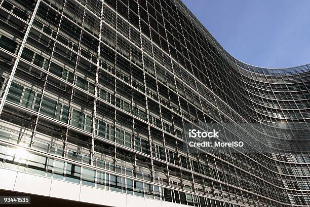 Edificio Dellunione Europea A Bruxelles - Fotografie stock e altre immagini di A forma di blocco - A forma di blocco, Acciaio, Affari