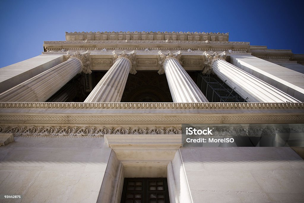Blanco, Edificio con columnas - Foto de stock de Anticuado libre de derechos