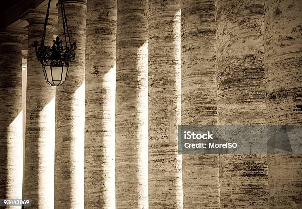 Колоннада — стоковые фотографии и другие картинки Bernini's Colonnade - Bernini's Colonnade, Бежевый, Без людей