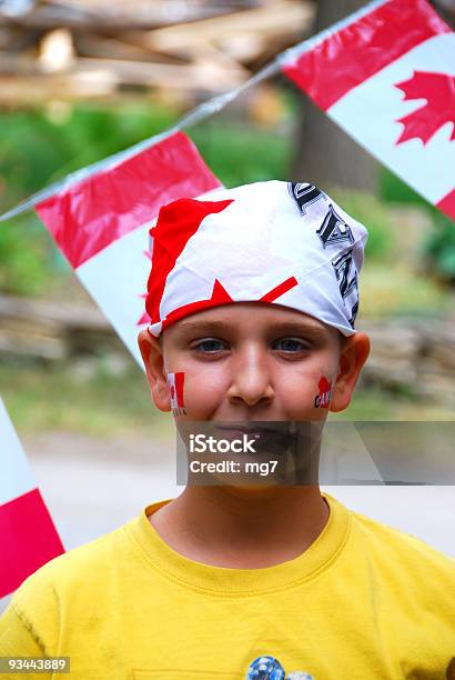 Foto de Dia Do Canadá Criança e mais fotos de stock de Amarelo - Amarelo, Bandana - Acessório, Bandeira