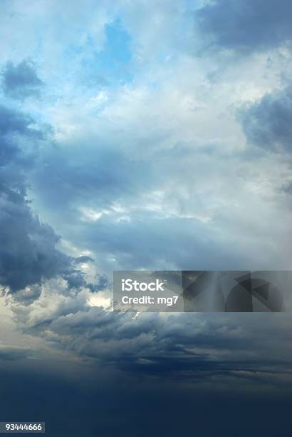 Sky Después De Una Tormenta Foto de stock y más banco de imágenes de Noche - Noche, Nube, Paisaje con nubes