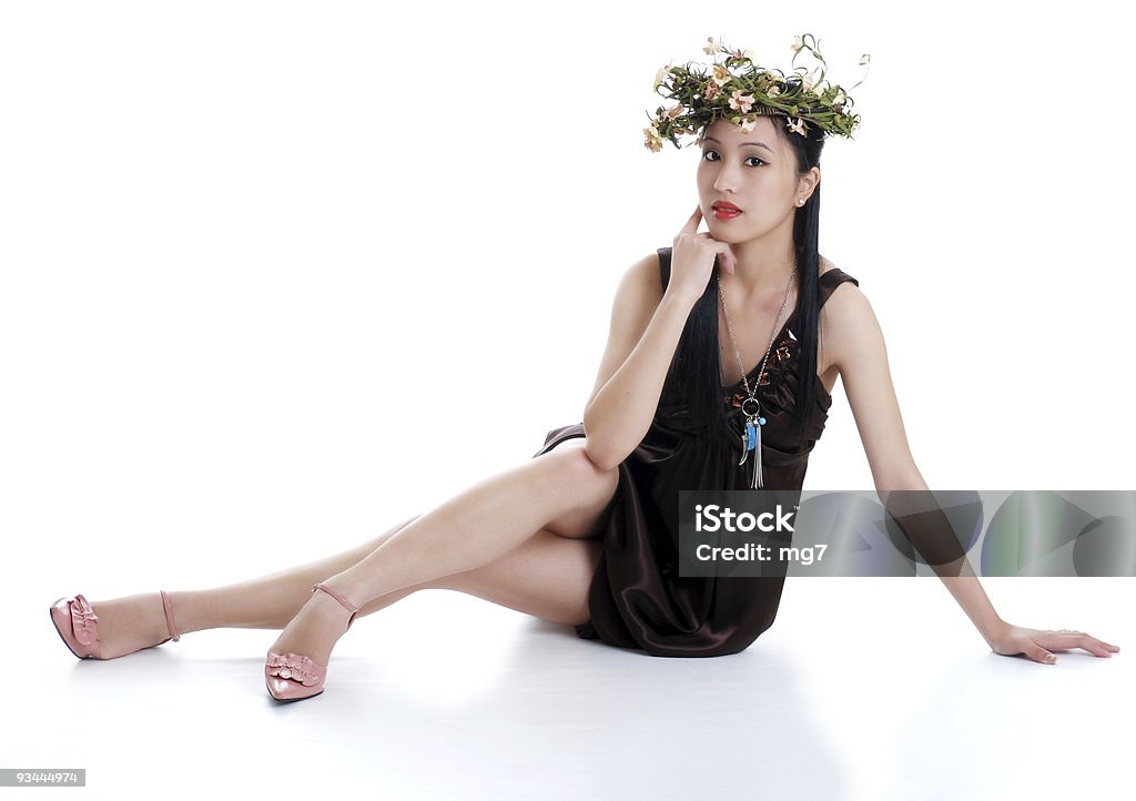 Mujer usando oriental flores aisladas - Foto de stock de Adulto libre de derechos