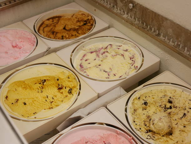 bandejas de helado en la heladería italiana - dessert buffet italian culture food fotografías e imágenes de stock