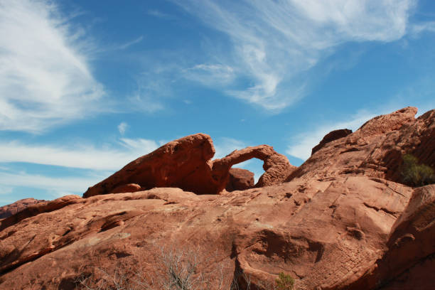 istock Arch in Valley of Fire 934511540