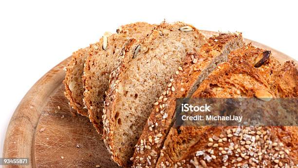 Plasterki Chleb Razowy Xxl - zdjęcia stockowe i więcej obrazów Bez ludzi - Bez ludzi, Białe tło, Bochenek chleba