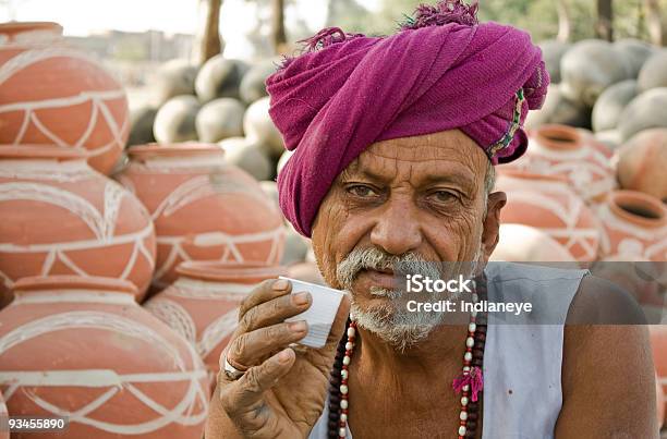 Foto de Rural Homem Tirando Chá e mais fotos de stock de 60-64 anos - 60-64 anos, 70 anos, Adulto