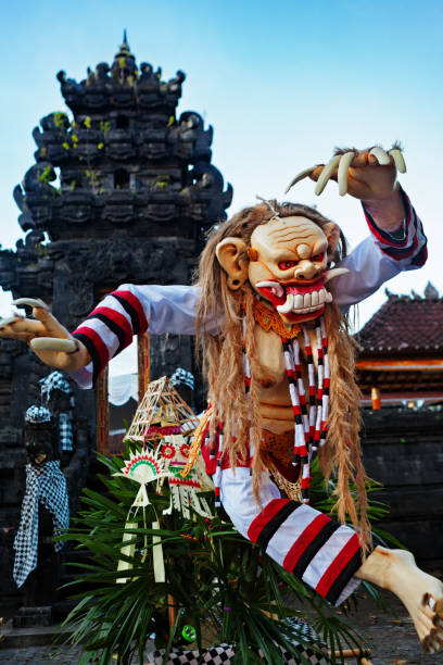 balinese rangda - traditional demon ogoh-ogoh at nyepi parade - ogoh imagens e fotografias de stock