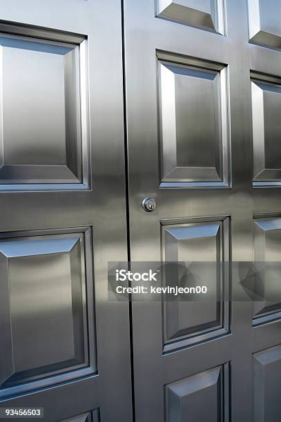 Stalowe Drzwi - zdjęcia stockowe i więcej obrazów Aluminium - Aluminium, Drzwi, Frontowe drzwi