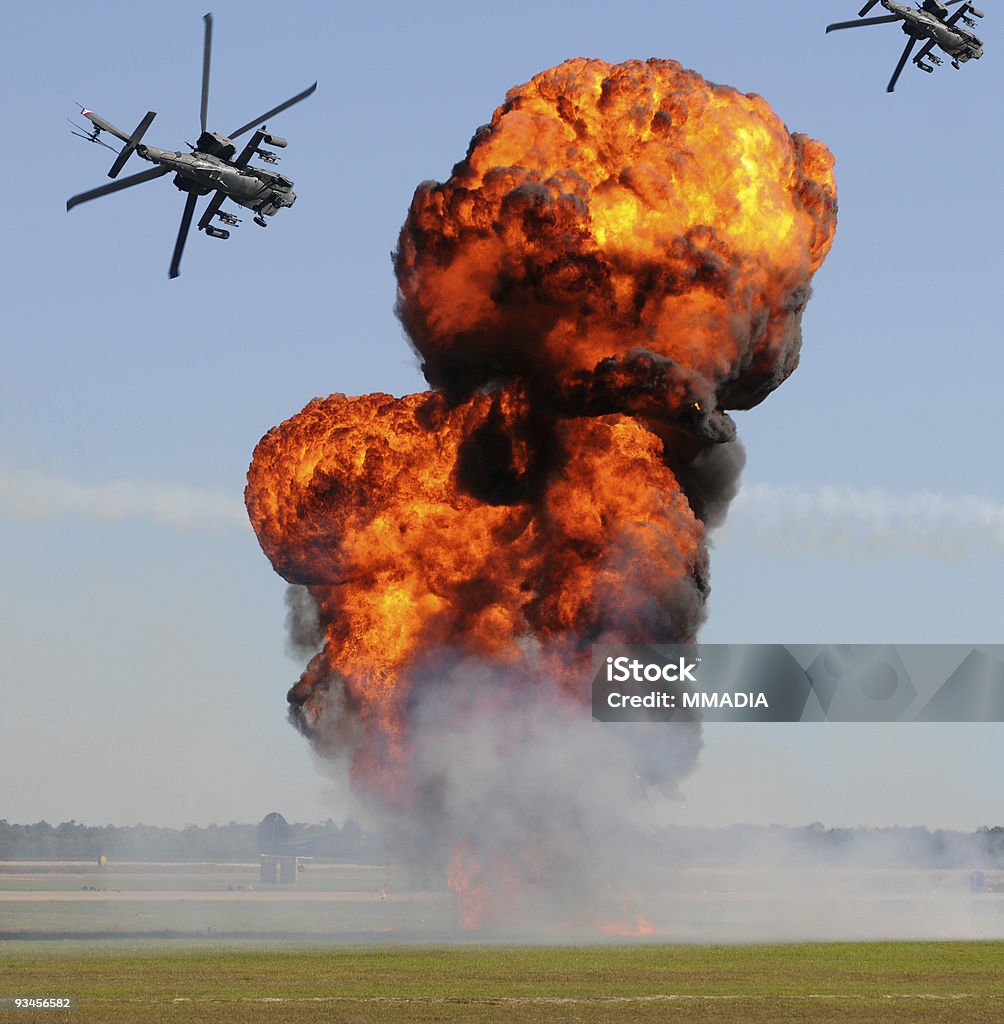 Grande explosion rez-de-chaussée - Photo de De grande taille libre de droits