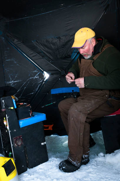 istock Man inside ice fishing hut 934566506