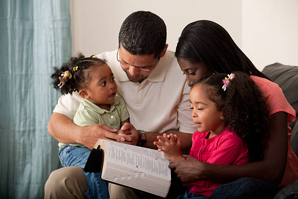 famiglia mista - family bible foto e immagini stock