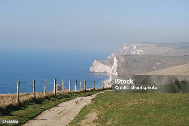 Camino A Lo Largo De La Costa De Inglaterra Foto de stock y más banco de imágenes de Acantilado - Acantilado, Agua, Aire libre