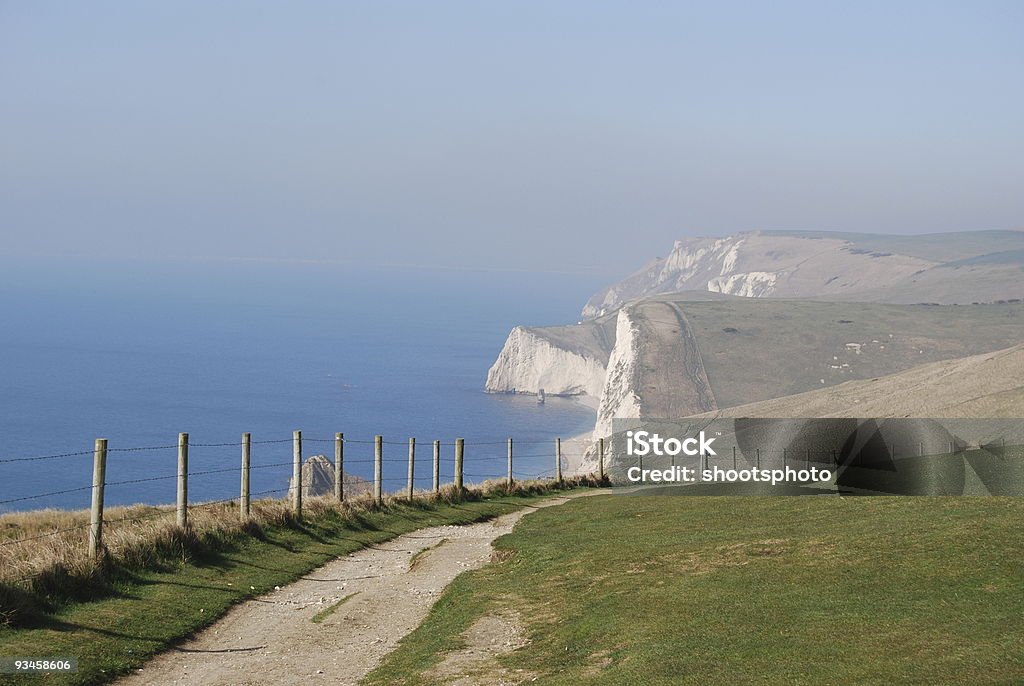 Longo caminho ao longo da costa da Inglaterra - Foto de stock de Azul royalty-free