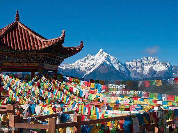 Foto de Montanhas Meili Neve De Yunnan China e mais fotos de stock de Azul - Azul, Bandeira, Bandeira de Oração