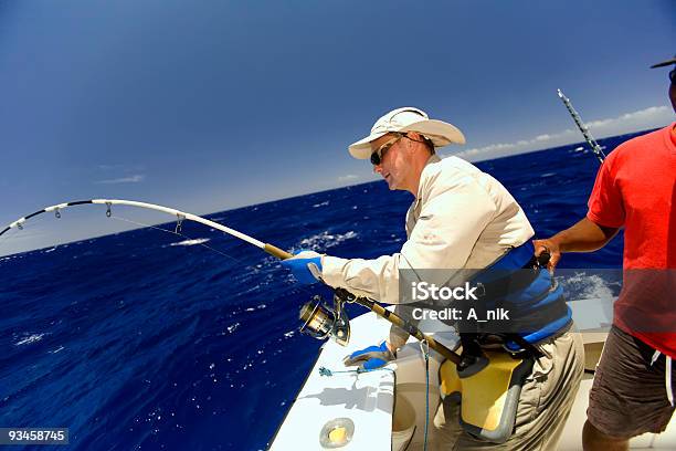Foto de O Apoio e mais fotos de stock de Pescaria - Pescaria, Veículo Aquático, Mar