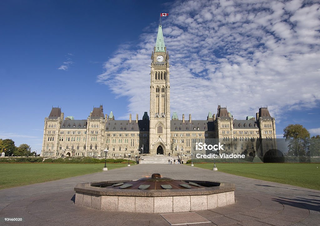 O Parlamento do Canadá e dos heróis Chama - Royalty-free Edifício do Parlamento Foto de stock