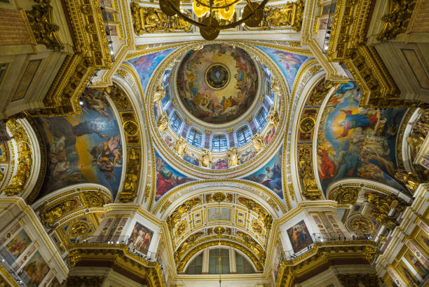 interior and arches of st. isaac's cathedral - st isaacs cathedral imagens e fotografias de stock