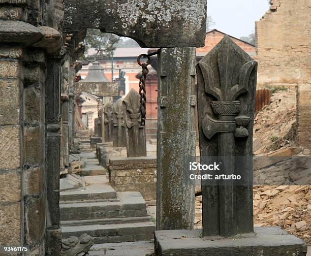 Photo libre de droit de Trident Et Portes À Pashupatinath banque d'images et plus d'images libres de droit de Antique - Antique, Architecture, Archéologie