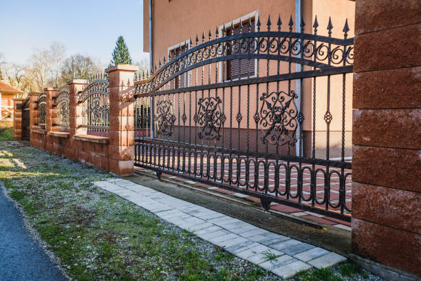 ferro forjado muro - iron fence - fotografias e filmes do acervo