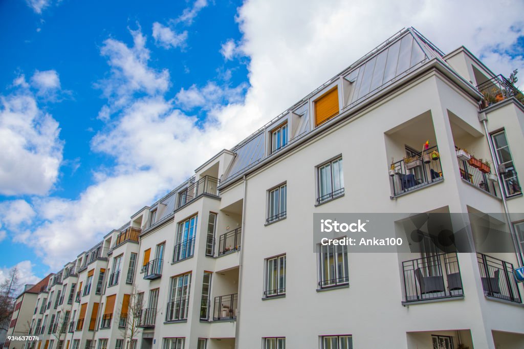 Appartementhaus in Deutschland, schönen Wohngegend - Lizenzfrei Außenaufnahme von Gebäuden Stock-Foto