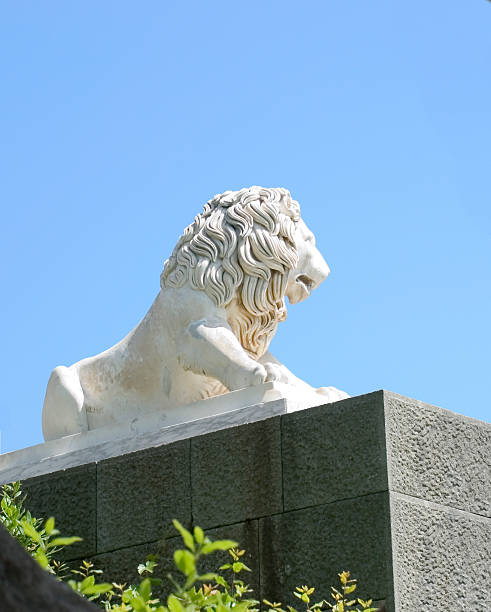 istock Sculpture of a lion and clear sky 93463883