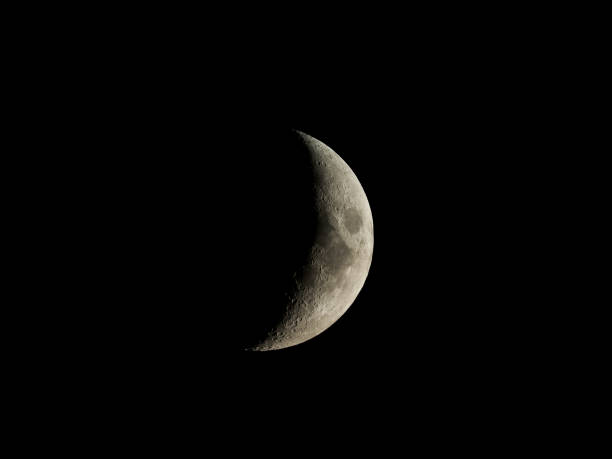 istock High contrast Waxing crescent moon 934640380