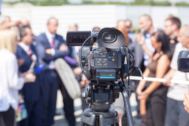 istock News conference. Broadcast journalism. 934649420