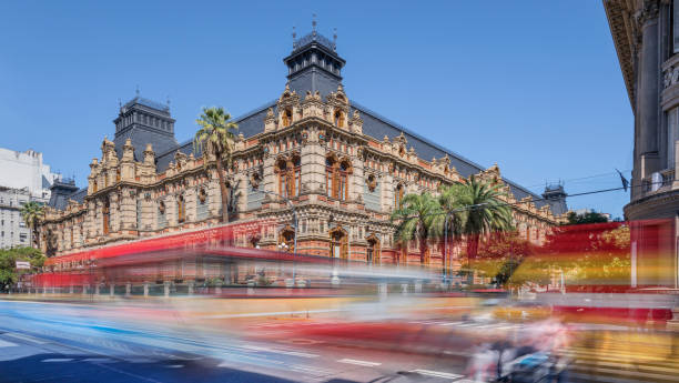 tráfego de argentina buenos aires argentina em palermo - buenos aires argentina palermo buenos aires south america - fotografias e filmes do acervo