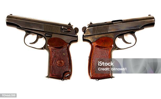 Два Русских Handguns 9 Мм — стоковые фотографии и другие картинки Армия - Армия, Белый, Белый фон