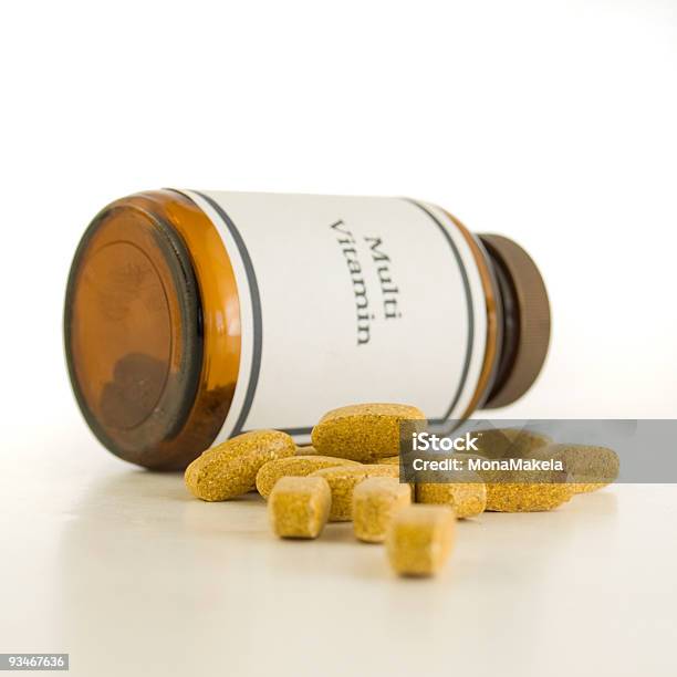 Multi Vitamine - Fotografie stock e altre immagini di Alimentazione sana - Alimentazione sana, Bottiglia, Contenitore
