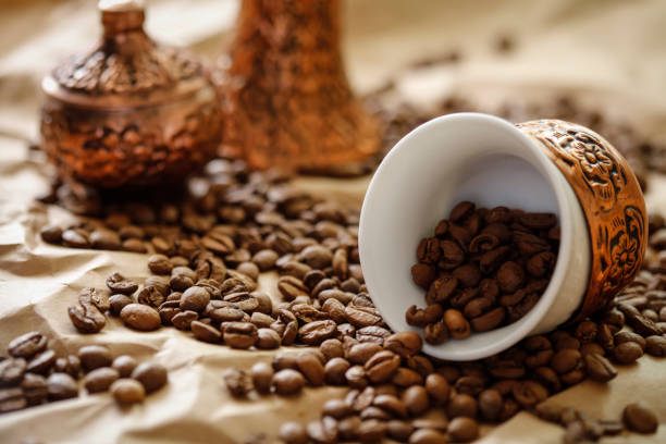 bosnian coffee - coffee table non alcoholic beverage turkish coffee black coffee imagens e fotografias de stock