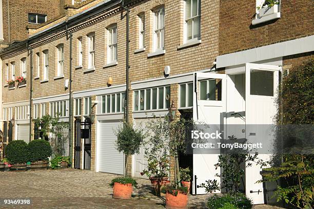 Лондон Mews Дома В Кенсингтон И Челси — стоковые фотографии и другие картинки Гараж - Гараж, Лондон - Англия, Англия