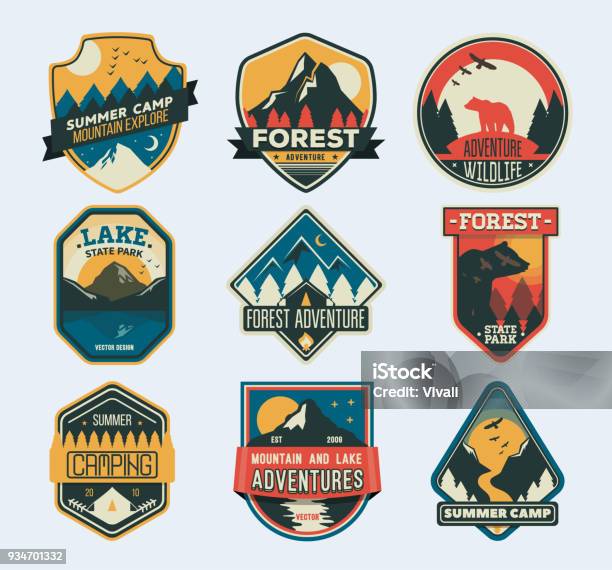 Camp De Patches Badge Pour Camp Dexploration Camping De La Forêt Club De Sport Extrême De Tourisme Vecteurs libres de droits et plus d'images vectorielles de Logo