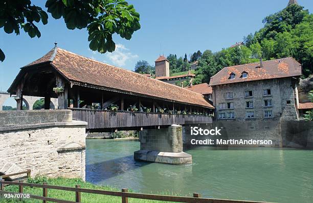 Pont De Berno Szwajcaria Fryburg - zdjęcia stockowe i więcej obrazów Bez ludzi - Bez ludzi, Dach, Dachówka