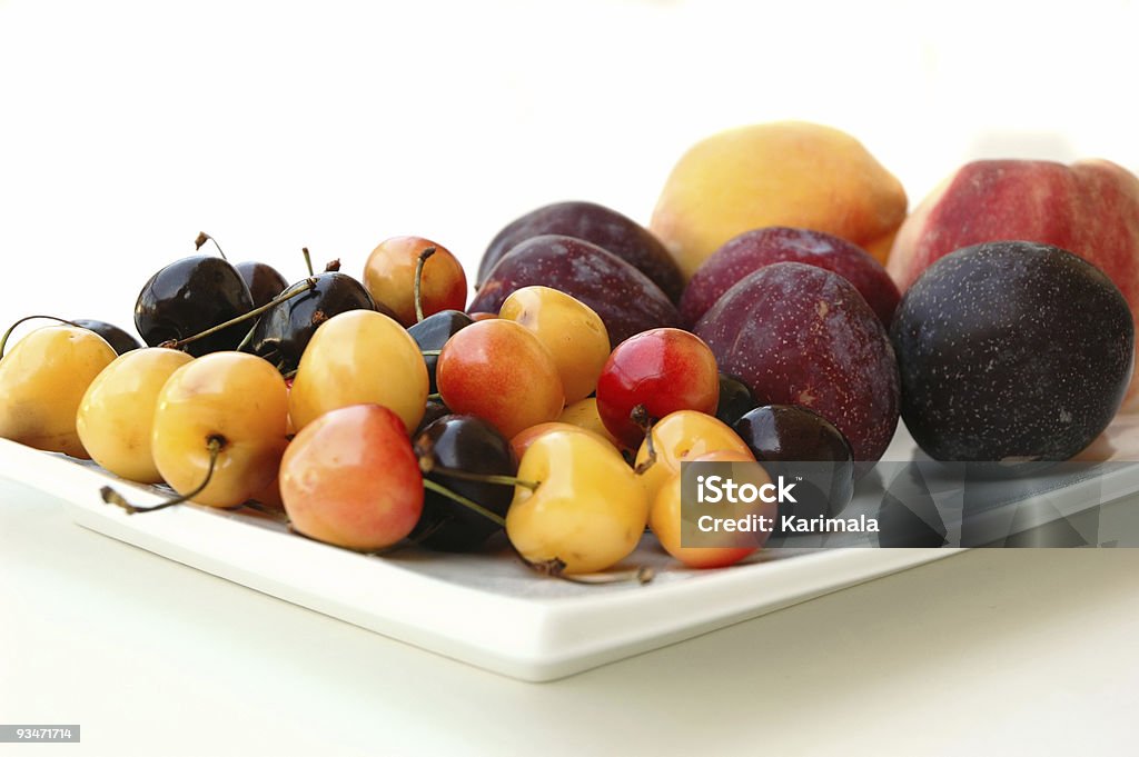 フルーツの盛り合わせ - レーニアチェリーのロイヤリティフリーストックフォト