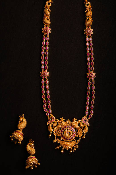 istock Traditional Indian Gold Necklace With Earrings 934717752