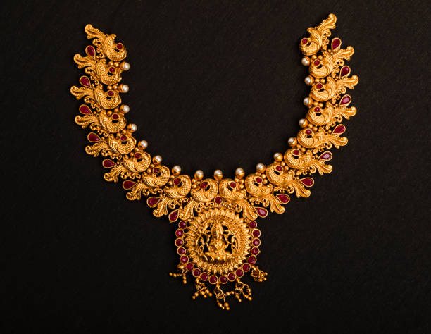 gioielli da sposa tradizionali indiani - gold necklace foto e immagini stock