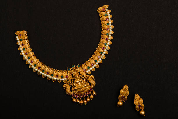 istock Traditional Indian Gold Necklace With Earrings 934717800