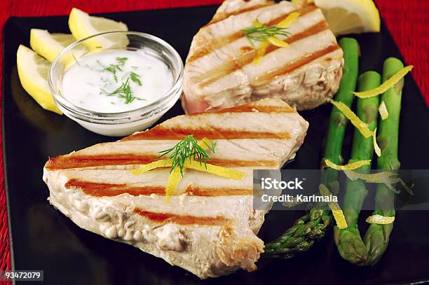 Grelhado Atum De Bifes - Fotografias de stock e mais imagens de Alimentação Saudável - Alimentação Saudável, Almoço, Atum - Peixe
