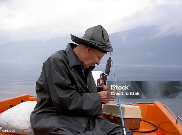 Pescador Baiting No Início Da Manhã Em Um Fiorde Norweigian - Fotografias de stock e mais imagens de Noruega