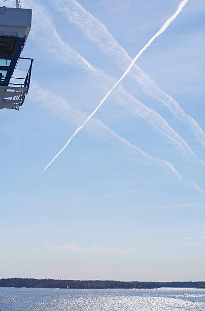 con trilhas pelo céu - con trail - fotografias e filmes do acervo