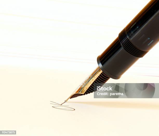 Penna Stilografica Contratto - Fotografie stock e altre immagini di Accordo d'intesa - Accordo d'intesa, Alfabeto, Bianco