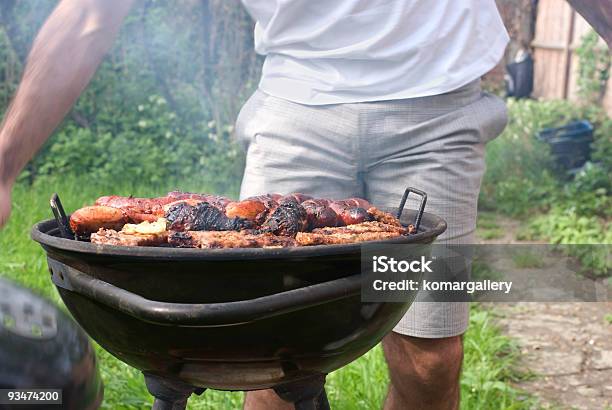 Grill - zdjęcia stockowe i więcej obrazów Barbecue - Barbecue, Dorosły, Dym