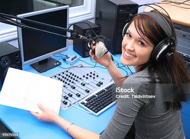 Buona Notizia - Fotografie stock e altre immagini di Radio - Radio, Stazione, Adulto