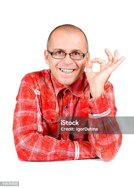 Foto de Homem Mostrando Aprovação Isolada No Branco e mais fotos de stock de Acordo - Acordo, Adulto, Branco