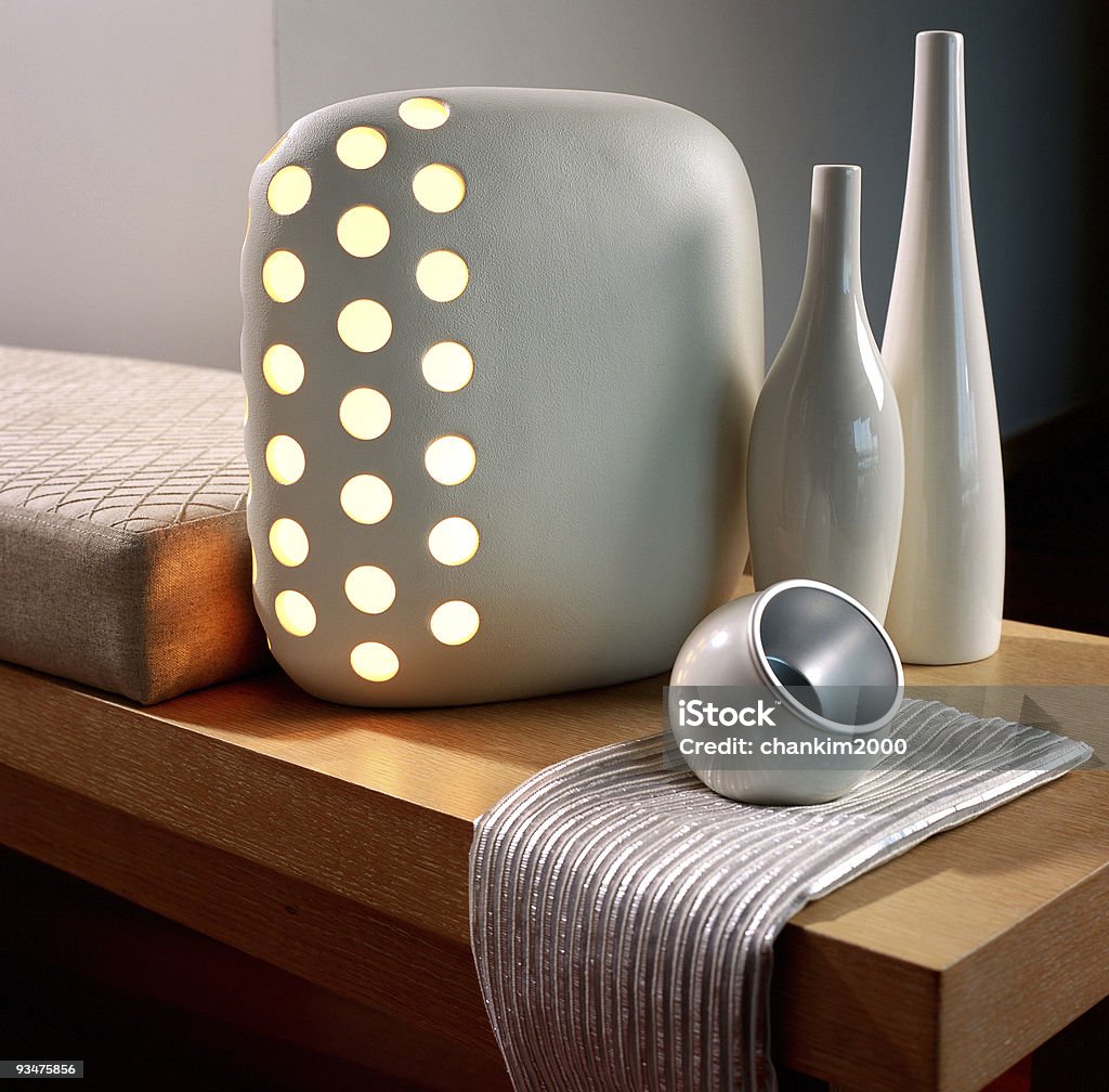 Elegante Lampe auf einem Tisch - Lizenzfrei Beleuchtet Stock-Foto