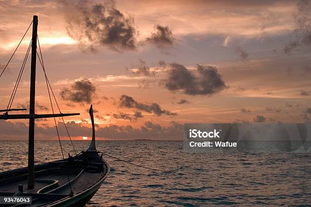 Maldivian Pôr Do Sol - Fotografias de stock e mais imagens de Amarra - Amarra, Anoitecer, Ao Ar Livre