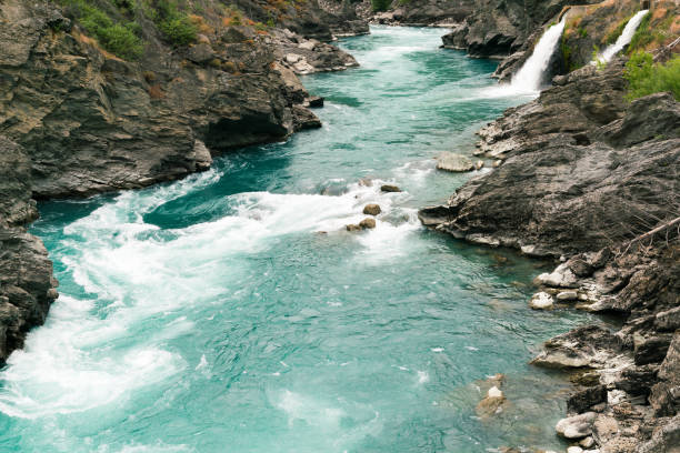 istock Green river water way over rock bearer 934768300