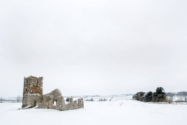 istock Ruins In The Snow 934802544